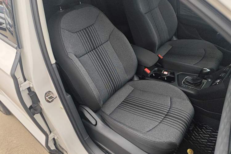 Used Volkswagen Tharu 2022 280TSI Two-Wheel Drive Trend Edition Right Front Seat
