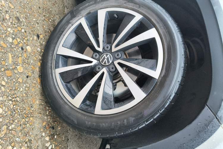 Used Volkswagen Tharu 2022 280TSI Two-Wheel-Drive Luxury Edition Right Front Wheel Hub