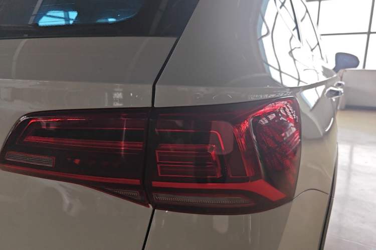 Used Volkswagen Tharu 2022 280TSI Two-Wheel-Drive Luxury Edition Right Rear Taillight