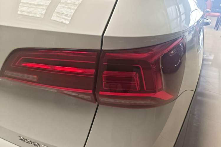 Used Volkswagen Tharu 2022 280TSI Two-Wheel-Drive Luxury Edition Right Rear Taillight