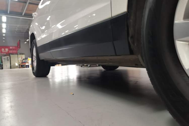 Used Volkswagen Tharu 2022 280TSI Two-Wheel Drive Trend Edition Right Side Sill