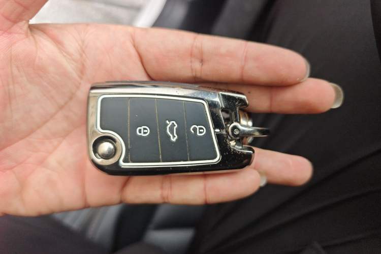 Used Volkswagen Tharu 2022 280TSI Two-Wheel-Drive Luxury Edition Vehicle Key
