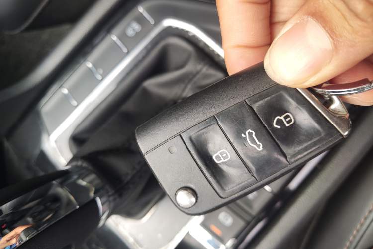Used Volkswagen Tharu 2022 280TSI Two-Wheel-Drive Luxury Edition Vehicle Key