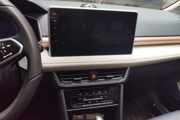 Used Volkswagen Tharu 2023 300TSI Two-Wheel-Drive Full Moon Edition Audio And AC Panel