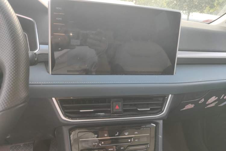 Used Volkswagen Tharu 2023 300TSI Two-Wheel-Drive Full Moon Edition Audio And AC Panel