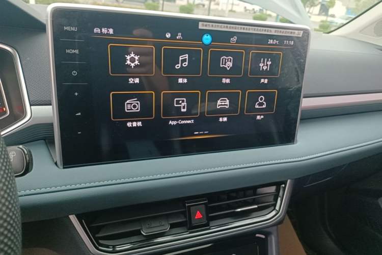 Used Volkswagen Tharu 2023 300TSI Two-Wheel-Drive Full Moon Edition Audio And AC Panel