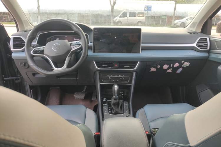 Used Volkswagen Tharu 2023 300TSI Two-Wheel-Drive Full Moon Edition Center Console