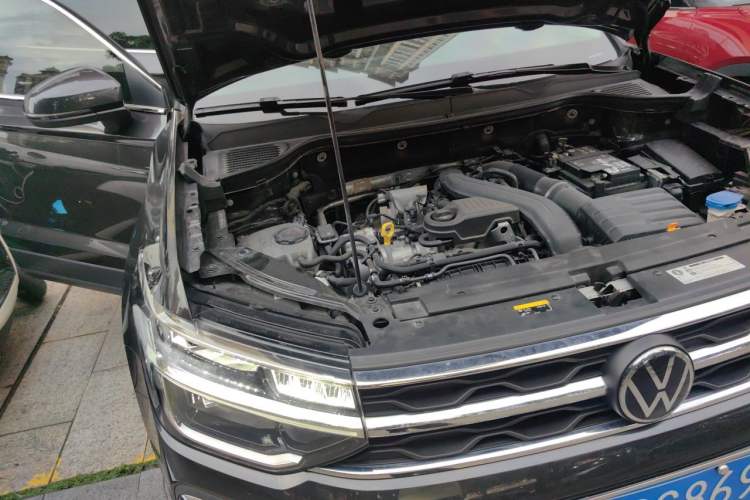 Used Volkswagen Tharu 2023 300TSI Two-Wheel-Drive Moonlight Edition Engine Bay Right