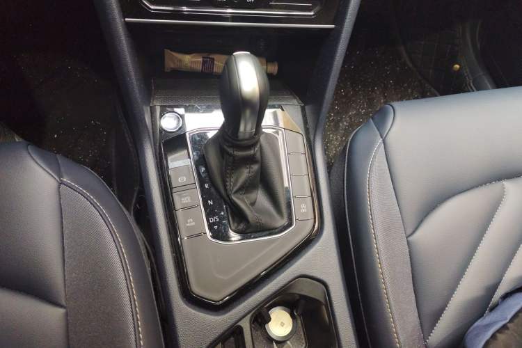 Used Volkswagen Tharu 2023 300TSI Two-Wheel-Drive Full Moon Edition Gear Lever