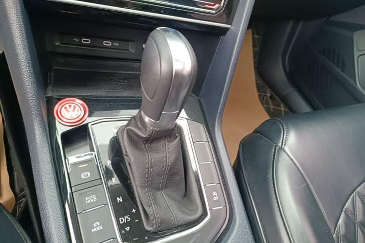 Used Volkswagen Tharu 2023 300TSI Two-Wheel-Drive Full Moon Edition Gear Lever