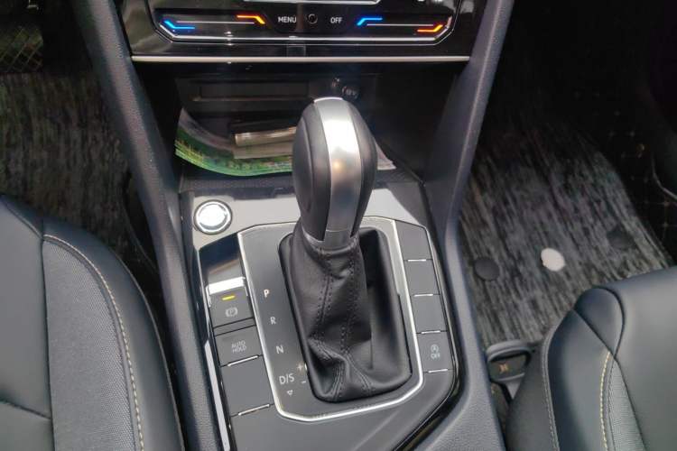 Used Volkswagen Tharu 2023 300TSI Two-Wheel-Drive Moonlight Edition Gear Lever