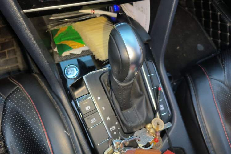 Used Volkswagen Tharu 2023 300TSI Two-Wheel-Drive Moonlight Edition Gear Lever