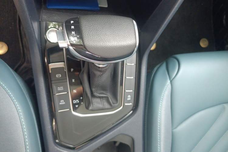Used Volkswagen Tharu 2023 300TSI Two-Wheel-Drive Full Moon Edition Gear Lever