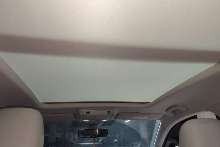 Used Volkswagen Tharu 2023 300TSI Two-Wheel-Drive Full Moon Edition Headliner
