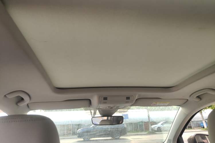 Used Volkswagen Tharu 2023 300TSI Two-Wheel-Drive Full Moon Edition Headliner