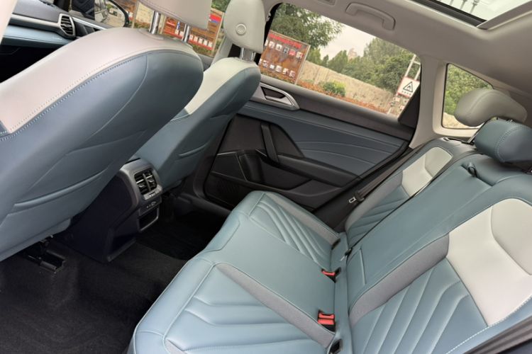Used Volkswagen Tharu 2023 300TSI Two-Wheel-Drive Moonlight Edition Interior 3