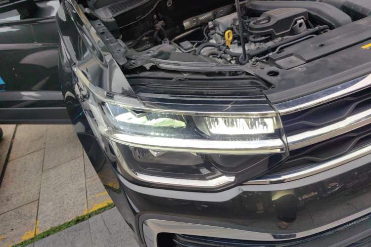 Used Volkswagen Tharu 2023 300TSI Two-Wheel-Drive Moonlight Edition Right Front Headlight
