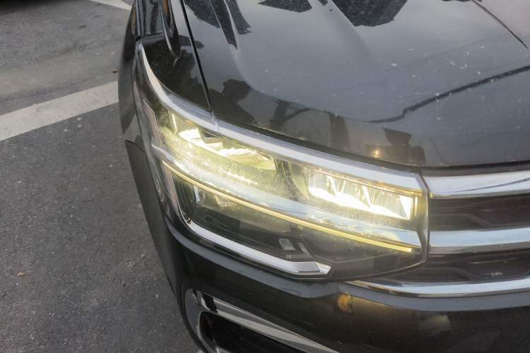 Used Volkswagen Tharu 2023 300TSI Two-Wheel-Drive Moonlight Edition Right Front Headlight