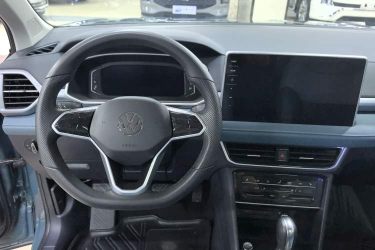 Used Volkswagen Tharu 2023 300TSI Two-Wheel-Drive Moon Luxury Edition Audio And AC Panel