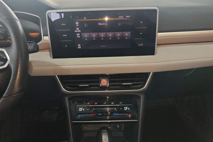 Used Volkswagen Tharu 2023 300TSI Two-Wheel-Drive Moonlight Edition Audio And AC Panel