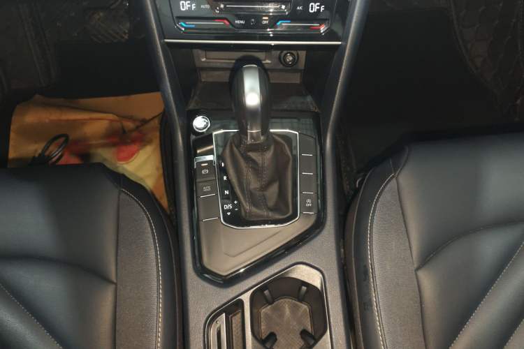 Used Volkswagen Tharu 2023 300TSI Two-Wheel-Drive Moonlight Edition Gear Lever