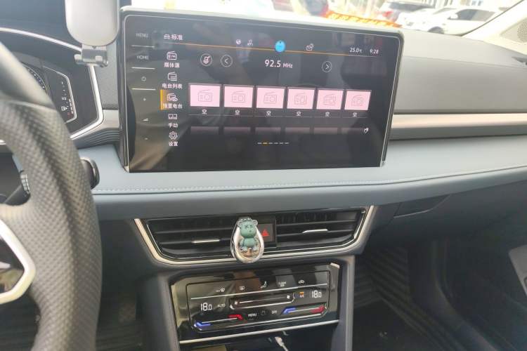 Used Volkswagen Tharu 2023 300TSI Two-Wheel-Drive Full Moon Edition Audio And AC Panel