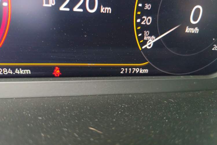 Used Volkswagen Tharu 2023 300TSI Two-Wheel-Drive Full Moon Edition Odometer Close Up