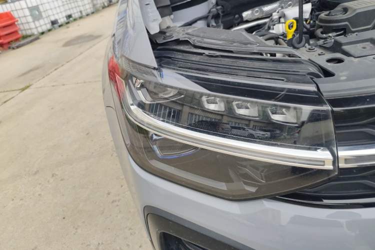Used Volkswagen Tharu 2023 300TSI Two-Wheel-Drive Full Moon Edition Right Front Headlight