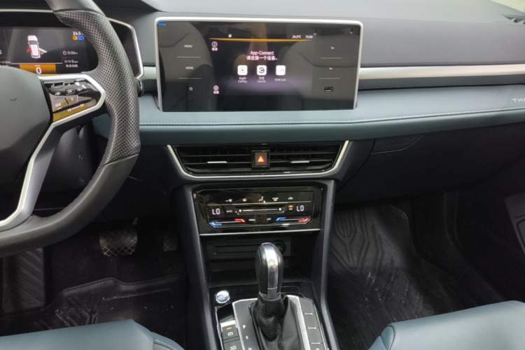 Used Volkswagen Tharu 2023 300TSI Two-Wheel-Drive Moonlight Edition Audio And AC Panel