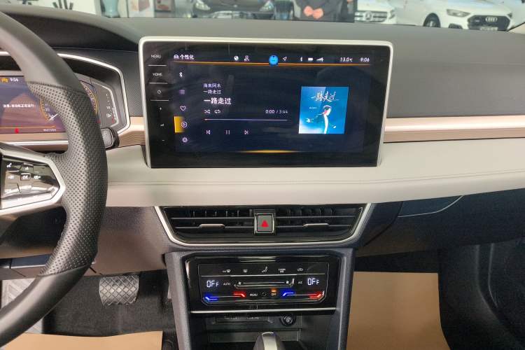 Used Volkswagen Tharu 2023 300TSI Two-Wheel-Drive Full Moon Edition Audio And AC Panel