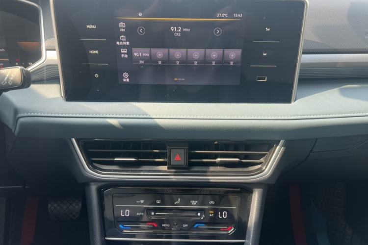 Used Volkswagen Tharu 2023 300TSI Two-Wheel-Drive Moonlight Edition Audio And AC Panel