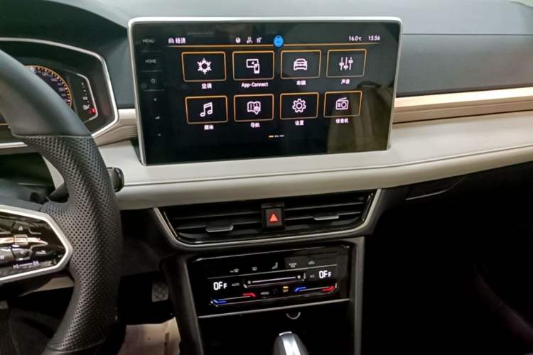 Used Volkswagen Tharu 2023 300TSI Two-Wheel-Drive Full Moon Edition Audio And AC Panel