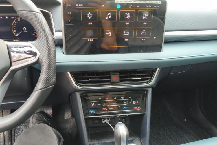 Used Volkswagen Tharu 2023 300TSI Two-Wheel-Drive Full Moon Edition Audio And AC Panel