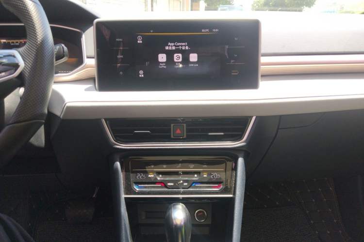 Used Volkswagen Tharu 2023 300TSI Two-Wheel-Drive Moonlight Edition Audio And AC Panel