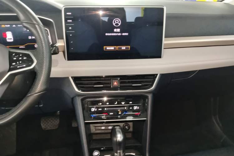 Used Volkswagen Tharu 2023 300TSI Two-Wheel-Drive Full Moon Edition Audio And AC Panel