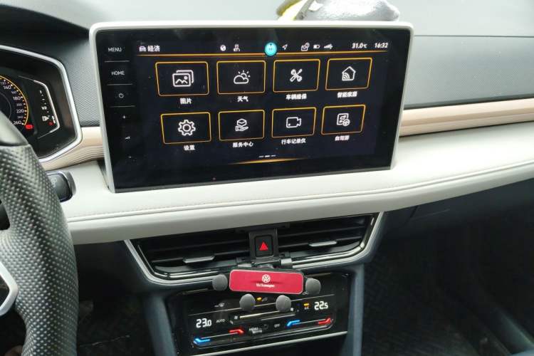 Used Volkswagen Tharu 2023 300TSI Two-Wheel-Drive Full Moon Edition Audio And AC Panel