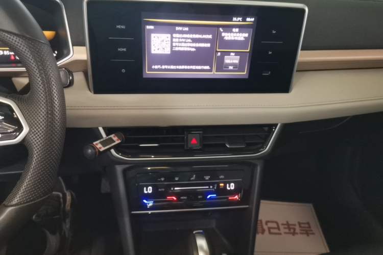 Used Volkswagen Tharu 2023 300TSI Two-Wheel-Drive Moonlight Edition Audio And AC Panel