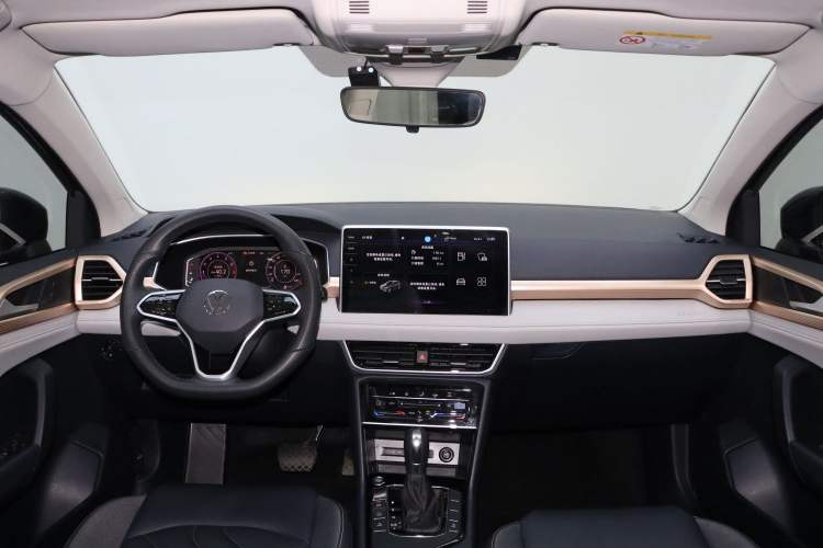 Used Volkswagen Tharu 2023 300TSI Two-Wheel-Drive Full Moon Edition Audio And AC Panel