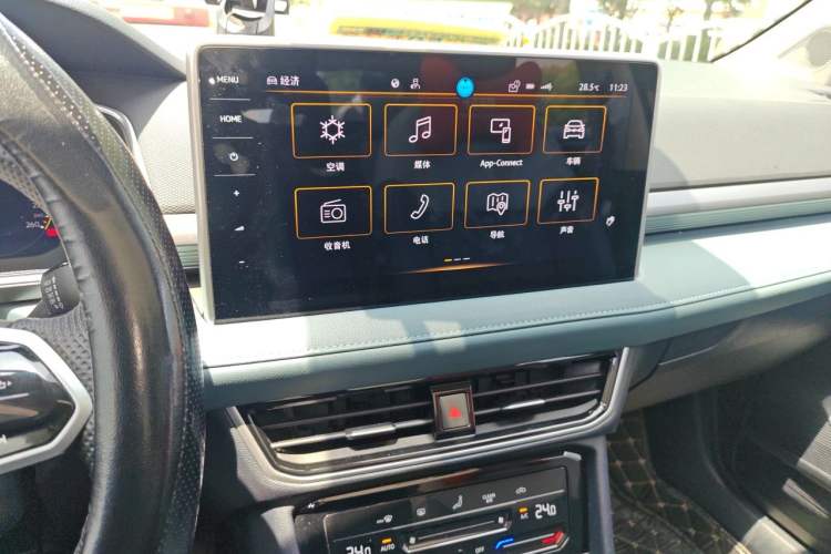 Used Volkswagen Tharu 2023 300TSI Two-Wheel-Drive Full Moon Edition Audio And AC Panel