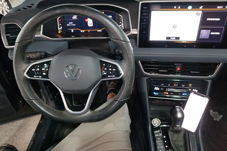 Used Volkswagen Tharu 2023 300TSI Two-Wheel-Drive Full Moon Edition Center Console