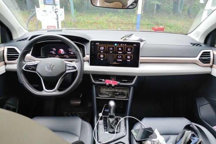 Used Volkswagen Tharu 2023 300TSI Two-Wheel-Drive Full Moon Edition Center Console