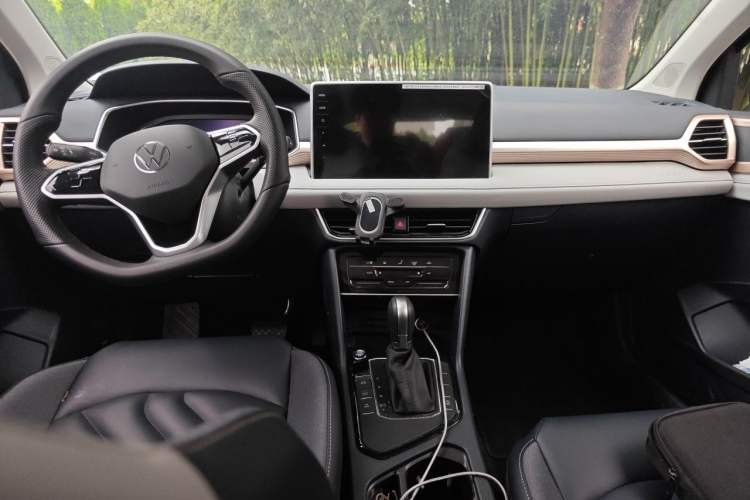 Used Volkswagen Tharu 2023 300TSI Two-Wheel-Drive Full Moon Edition Center Console