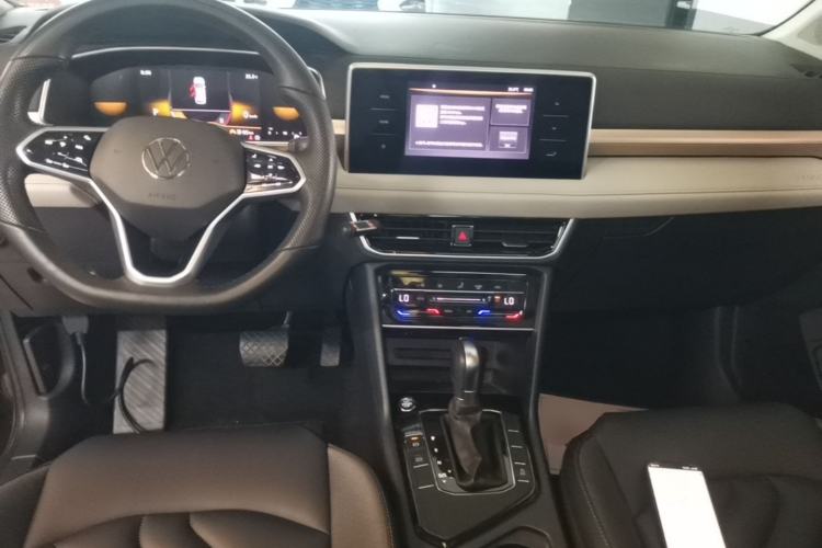 Used Volkswagen Tharu 2023 300TSI Two-Wheel-Drive Moonlight Edition Center Console
