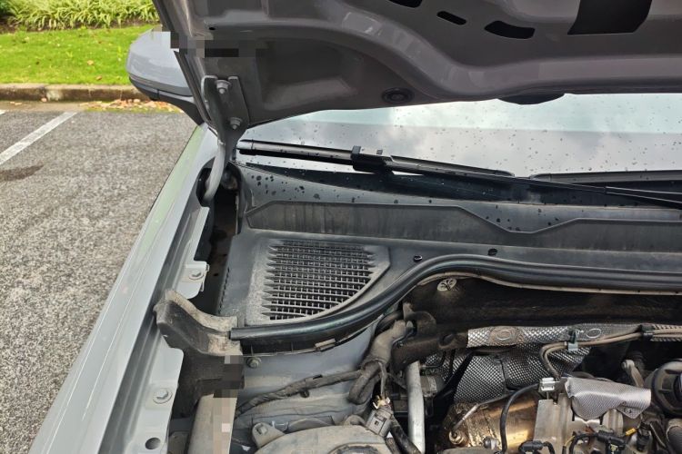 Used Volkswagen Tharu 2023 300TSI Two-Wheel-Drive Moonlight Edition Engine Bay Right