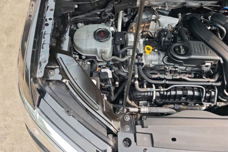 Used Volkswagen Tharu 2023 300TSI Two-Wheel-Drive Full Moon Edition Engine Bay Right