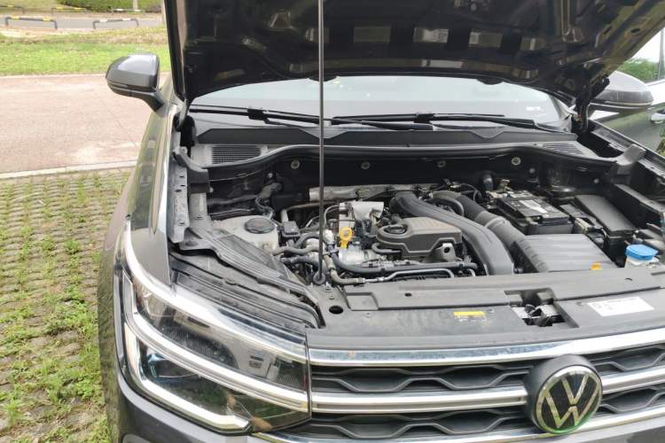 Used Volkswagen Tharu 2023 300TSI Two-Wheel-Drive Full Moon Edition Engine Bay Right