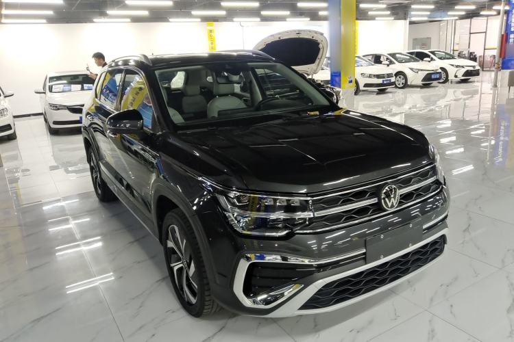 Used Volkswagen Tharu 2023 300TSI Two-Wheel-Drive Full Moon Edition Front Right 45 Deg