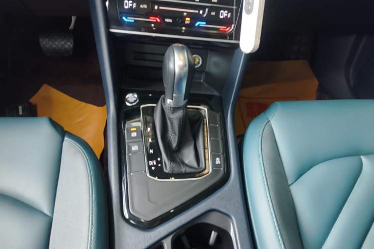 Used Volkswagen Tharu 2023 300TSI Two-Wheel-Drive Moonlight Edition Gear Lever