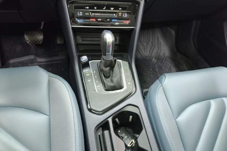 Used Volkswagen Tharu 2023 300TSI Two-Wheel-Drive Moonlight Edition Gear Lever
