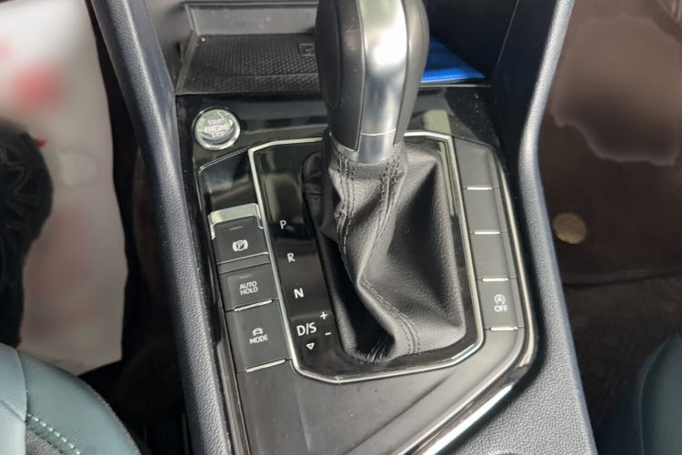 Used Volkswagen Tharu 2023 300TSI Two-Wheel-Drive Full Moon Edition Gear Lever